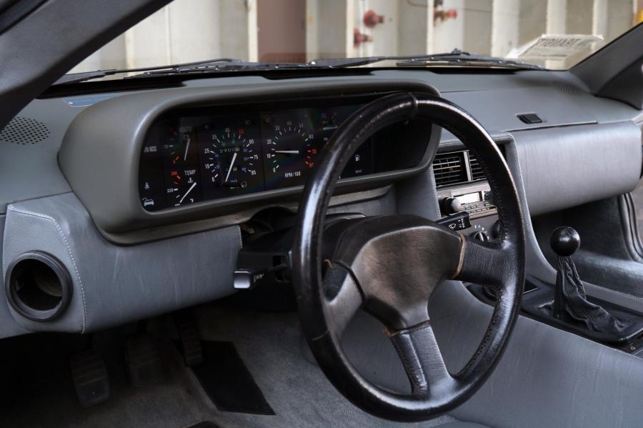 Панель приборов DeLorean DMC-12 in Black 1981 года  (фото 87 из 207)